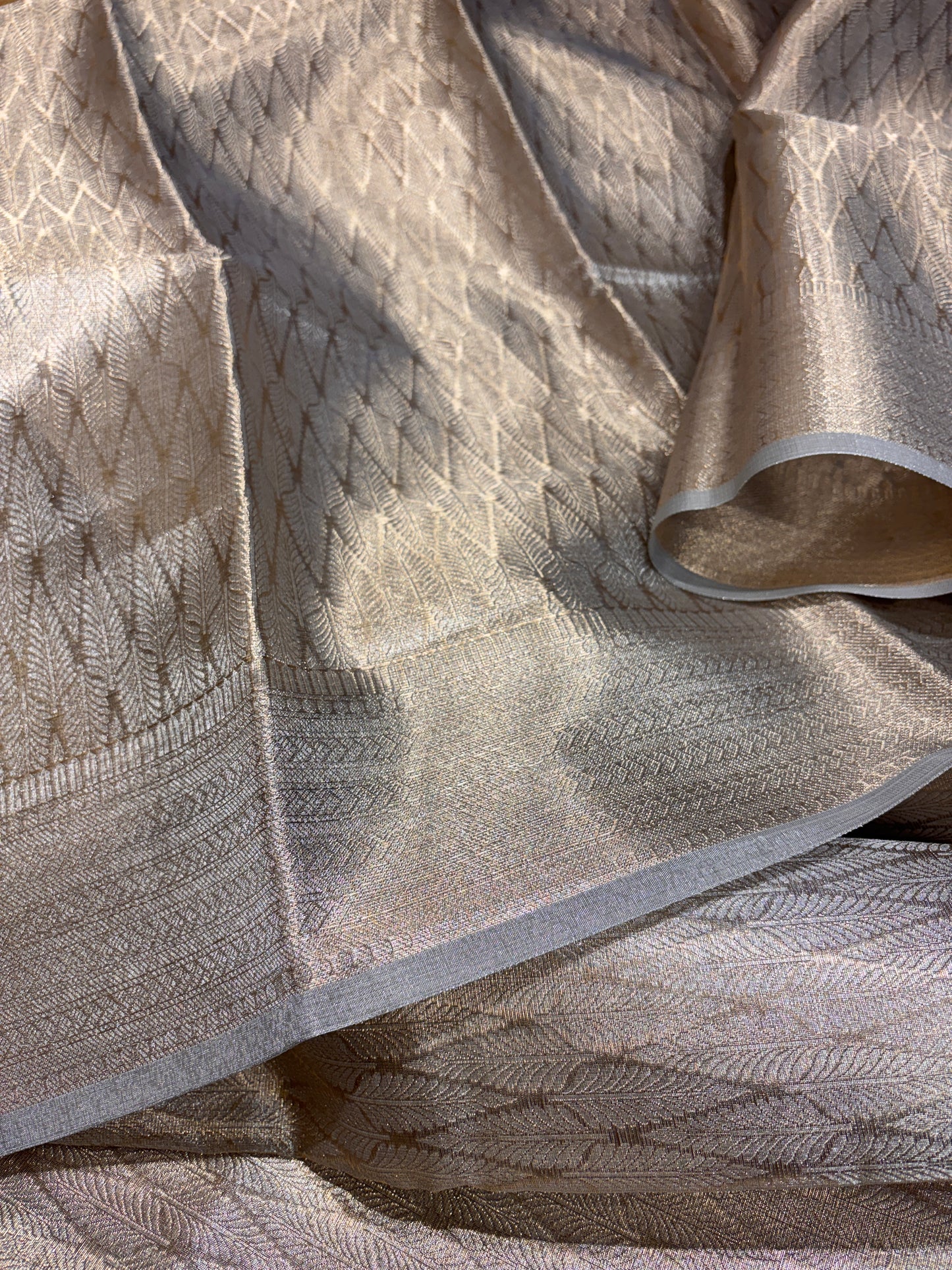 BLUE BANARASI TISSUE SAREE – ELEGANCE WITH A CONTEMPORARY HUE