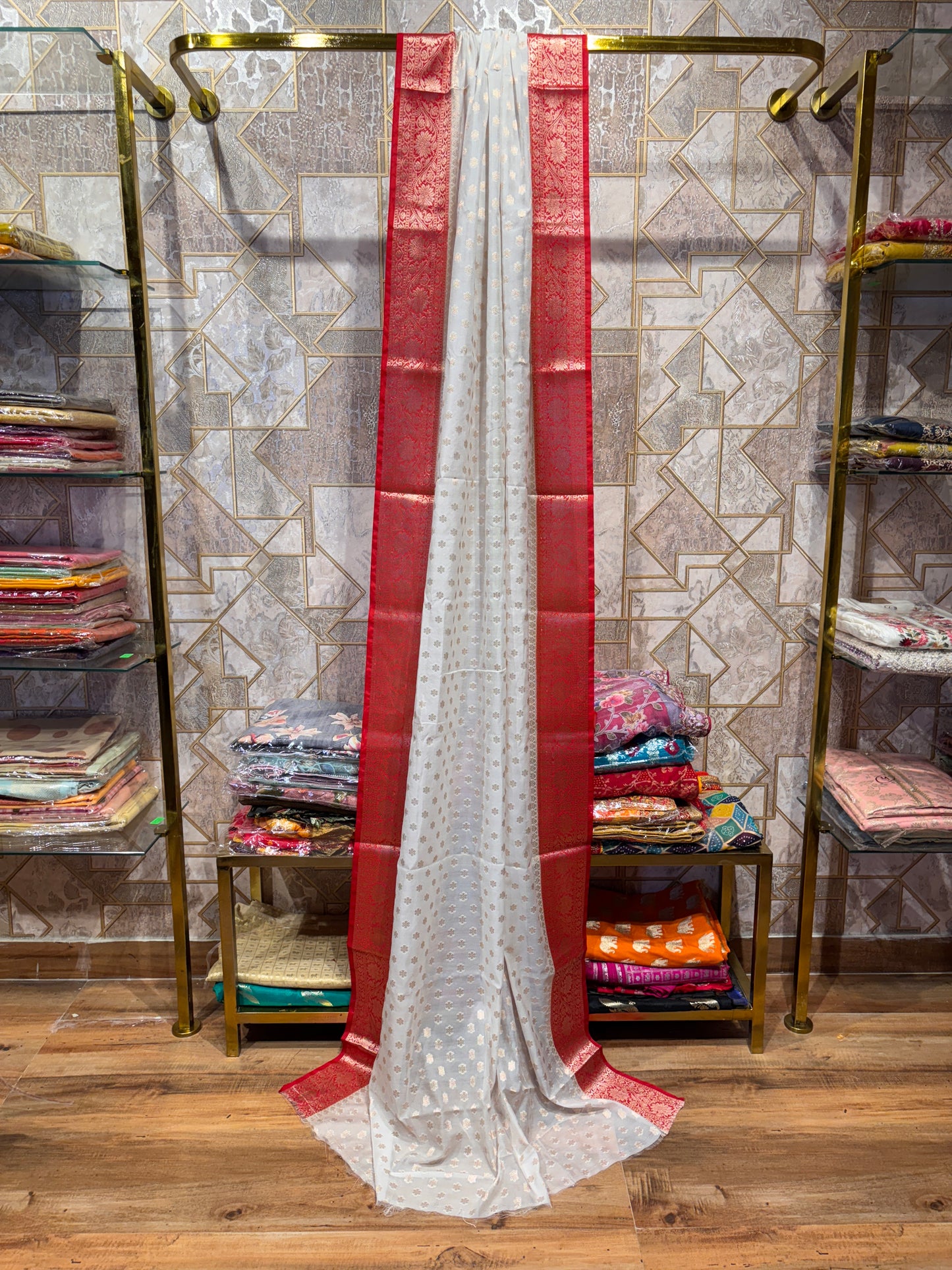 WHITE AND RED BORDER SILK SAREE – PERFECT FOR DUSSHERA FESTIVITIES